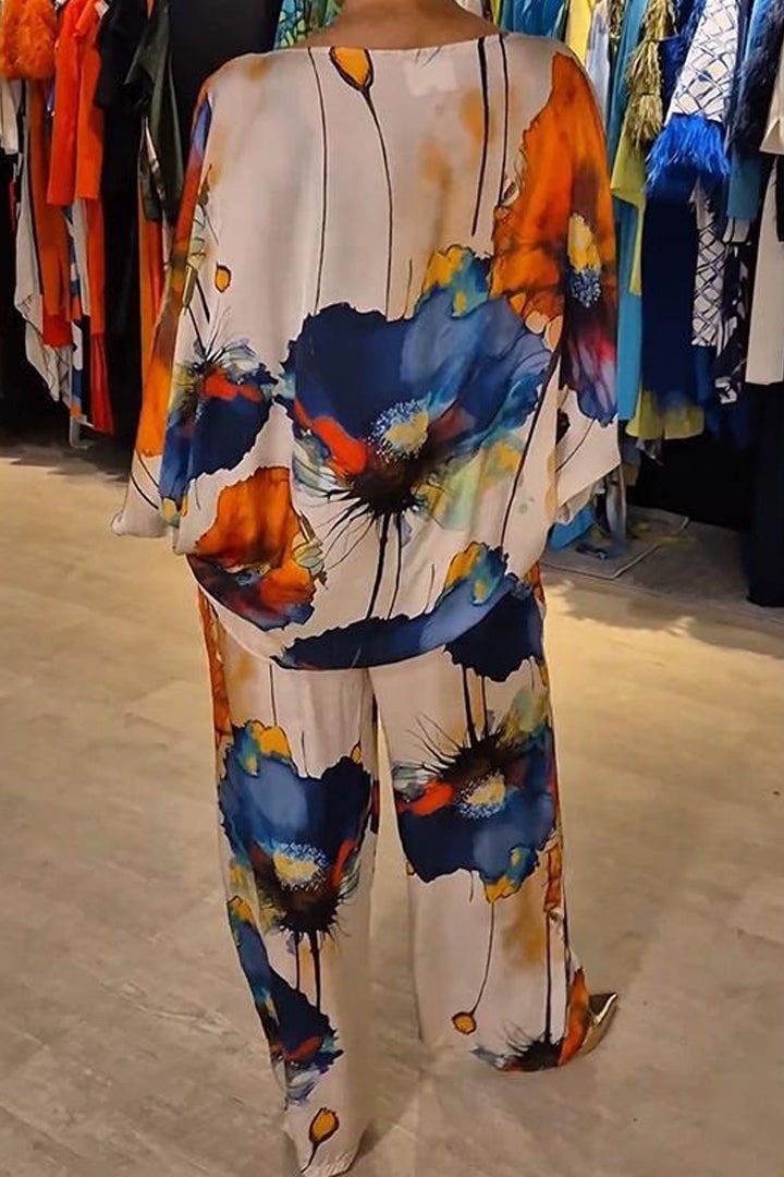 Luksuriøst satinsæt til kvinder med elegant blomsterprint og løs, behagelig pasform.
