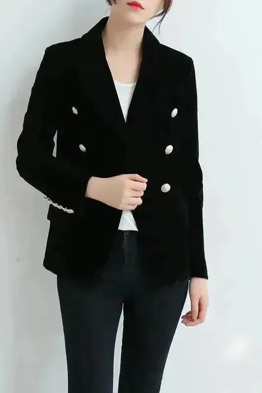 Klassisk dameblazer i et moderne design, perfekt til alsidig kvindemode.