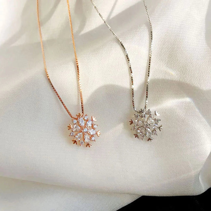 Funklende snefnug halskæde til kvinder med krystaller i rosa guld og sølv. Elegant smykke, ideel gave til hende.
