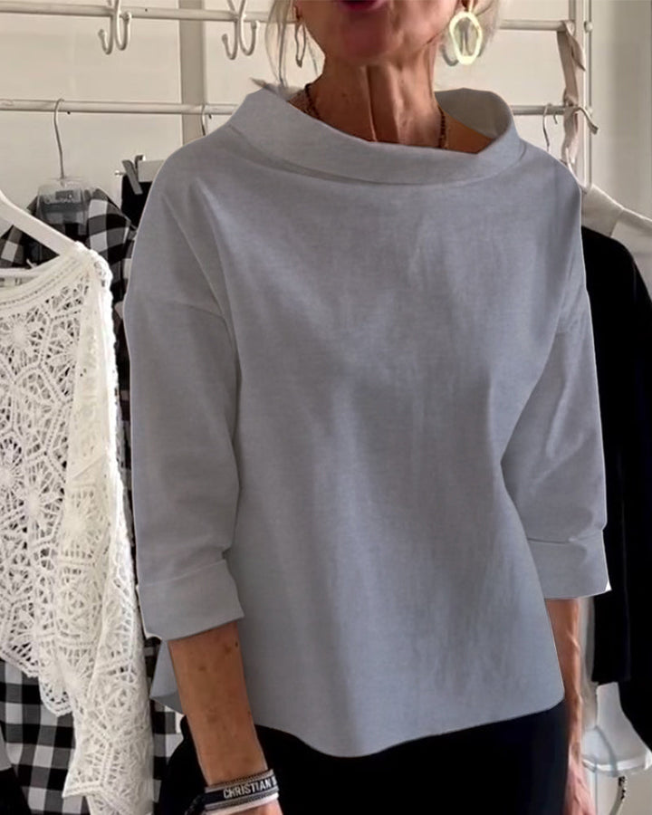 "Elegant Sofia-bluse til kvinder i klassisk sort, frontvisning. Perfekt til både formelle og afslappede lejligheder."