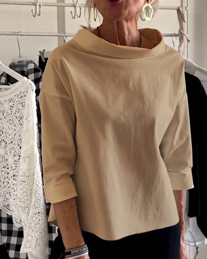 "Elegant Sofia-bluse til kvinder i klassisk sort, frontvisning. Perfekt til både formelle og afslappede lejligheder."