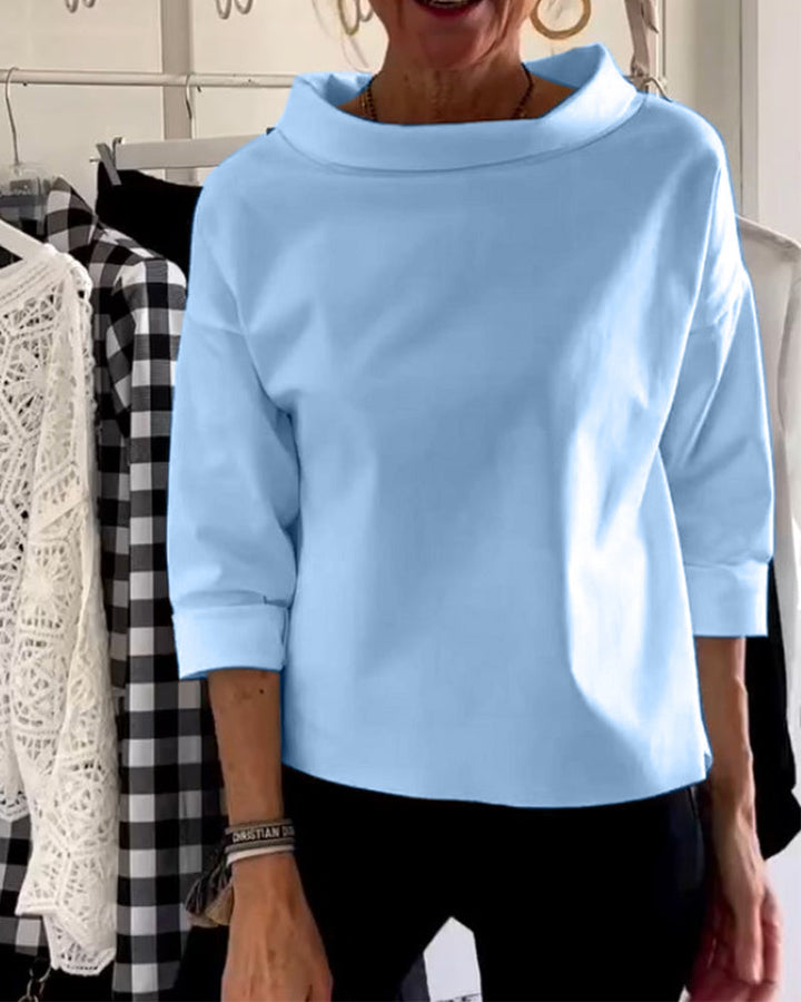 "Elegant Sofia-bluse til kvinder i klassisk sort, frontvisning. Perfekt til både formelle og afslappede lejligheder."