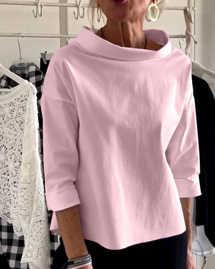 "Elegant Sofia-bluse til kvinder i klassisk sort, frontvisning. Perfekt til både formelle og afslappede lejligheder."