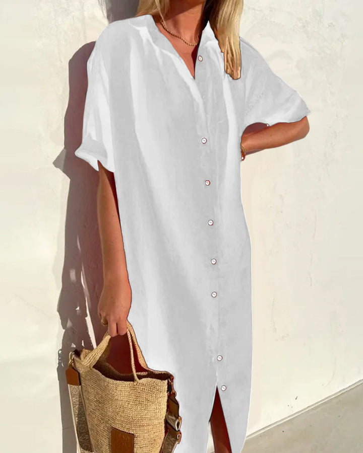 "Elegant sommerkjole i let bomuld med luftigt design, perfekt til varme dage. Fremhæver silhuet for en stilfuld sommerlook."