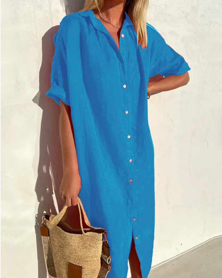 "Elegant sommerkjole i let bomuld med luftigt design, perfekt til varme dage. Fremhæver silhuet for en stilfuld sommerlook."
