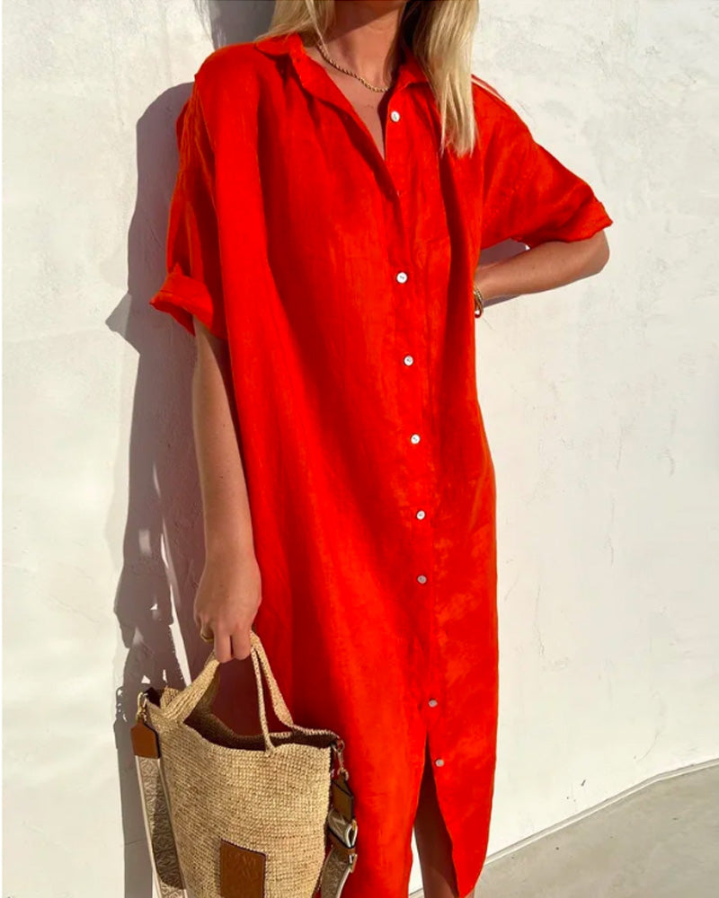 "Elegant sommerkjole i let bomuld med luftigt design, perfekt til varme dage. Fremhæver silhuet for en stilfuld sommerlook."