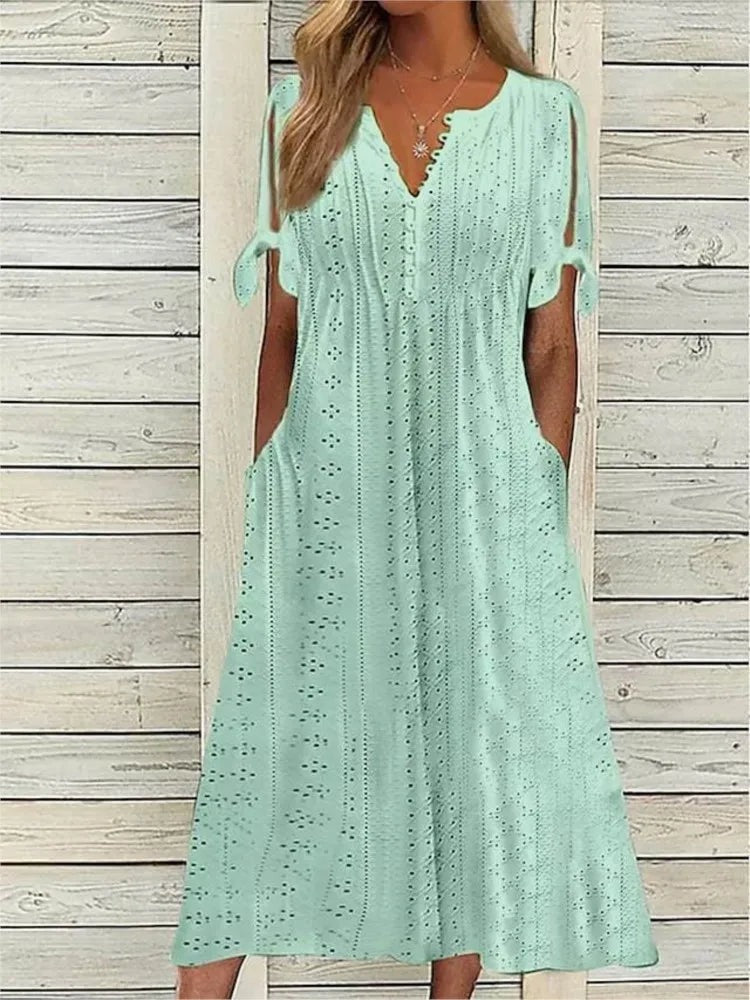 Komfortabel og stilfuld kvindekjole, ideel til sommer. Flot design for forår og sommer.
