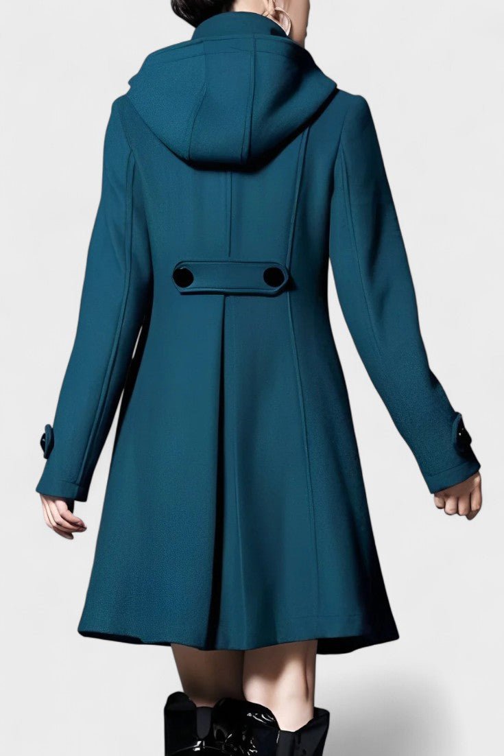 Stilfuld dame hættefrakke med elegant design til vinter. Komfortabel og varm frakke til kvindemode.