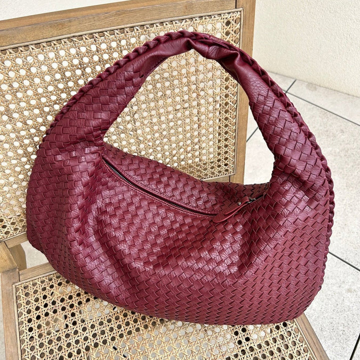 Organiseret håndtaske til modebevidste kvinder; elegant tilbehør perfekt til hverdagsbrug.