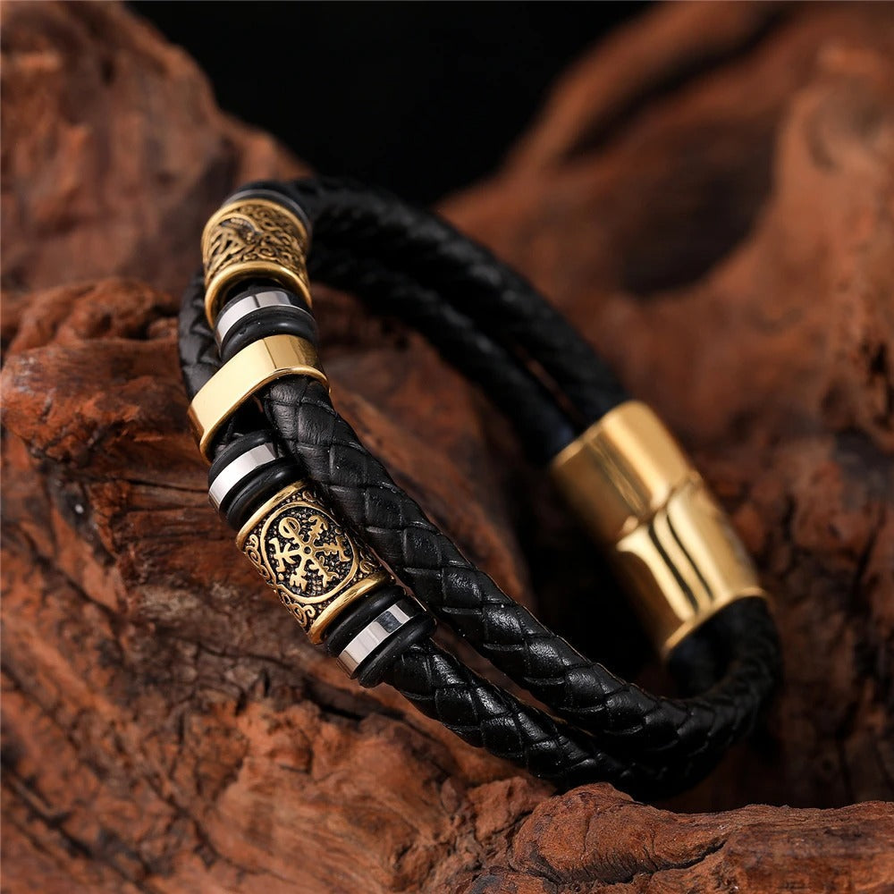 Elegant sort herrearmbånd med guldfinish og praktisk magnetlås. Stilfuldt og moderne smykke til mænd.