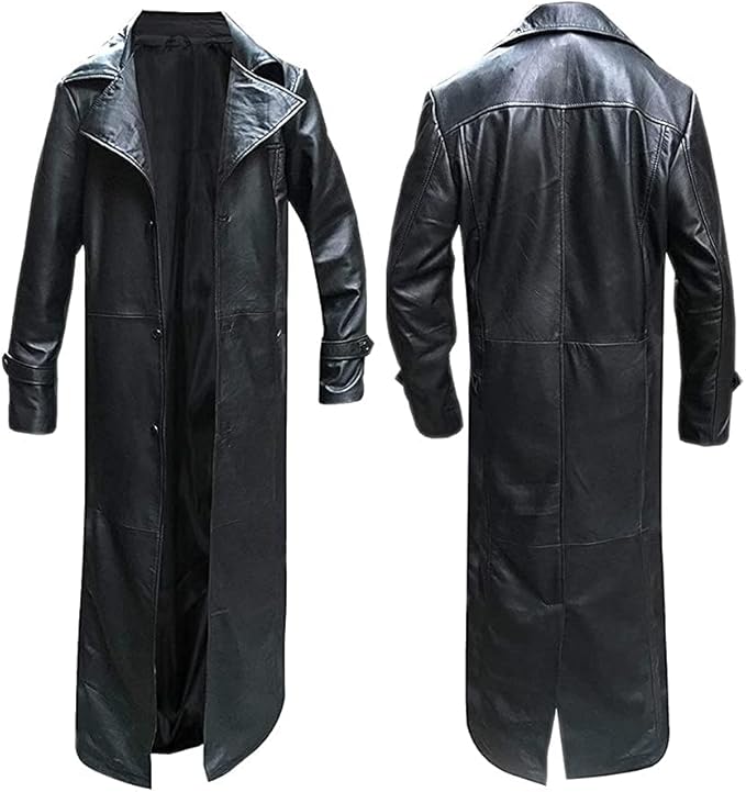 Tidløs elegant lang herre trenchcoat i sort. Stilrent overtøj med klassisk snit, knaplukning og høj krave.
