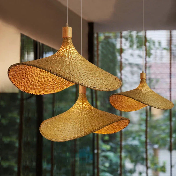 Elegant sort loftlampe, moderne design, perfekt hyggelig belysning til stuen, stilfuld indretning af hjemmet.