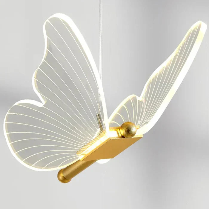 Dekorativ SparkFly loftlampe med energibesparende LED lys, ideel til elegant interiør.