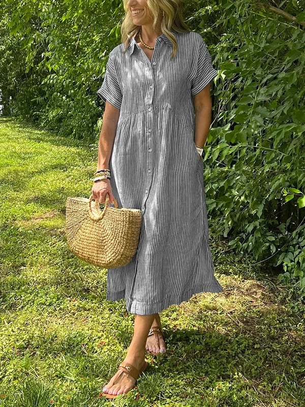 Trendy stribet dame skjortebluse. Langærmet, afslappet pasform. Perfekt til sommerens mode og hverdag.