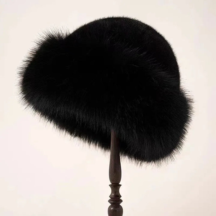 Modetilbehør: Stilfuld dame vinterhue der løfter din vinterstil og kvindemode med elegant design og varme.