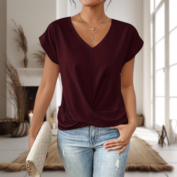 Elegant sweetheart t-shirt til kvinder med flatterende pasform. Åndbar sommertop for maksimal komfort.