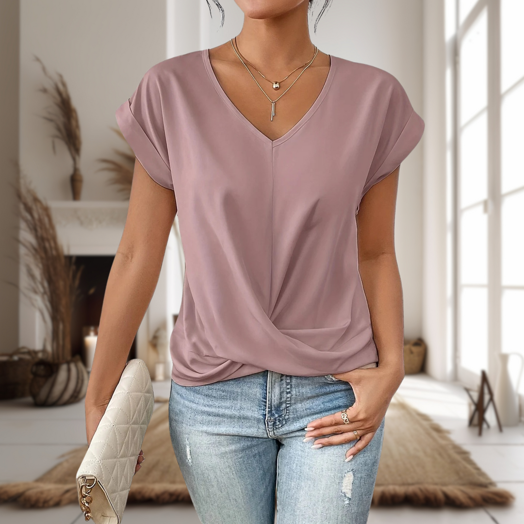 Moderne sweetheart t-shirt til kvinder. Komfortabel og åndbar top med feminint design og halsudskæring.