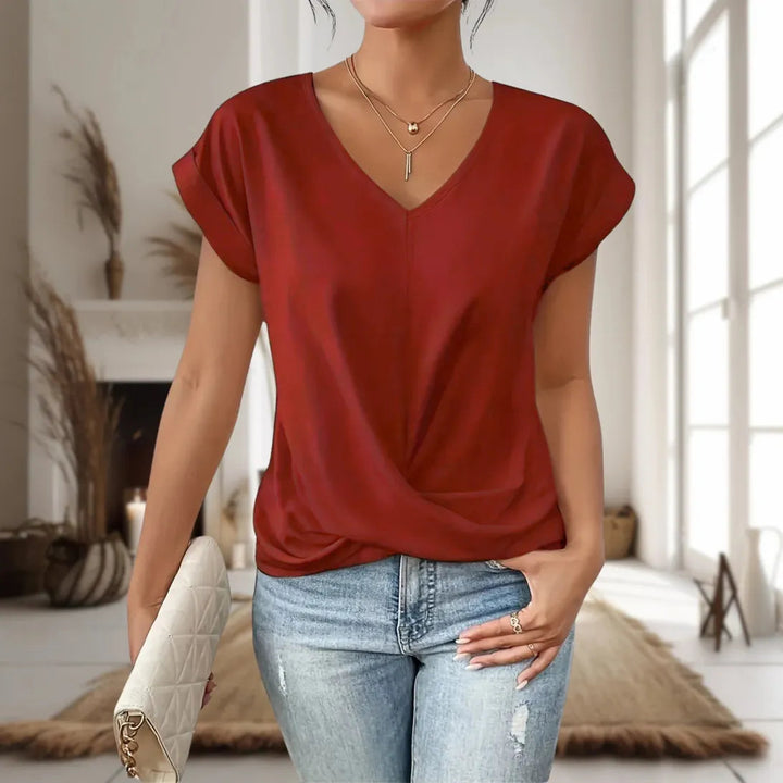 Behagelig sweetheart t-shirt til kvinder. Stilfuld top, perfekt til afslappet brug eller en elegant sommerdag.