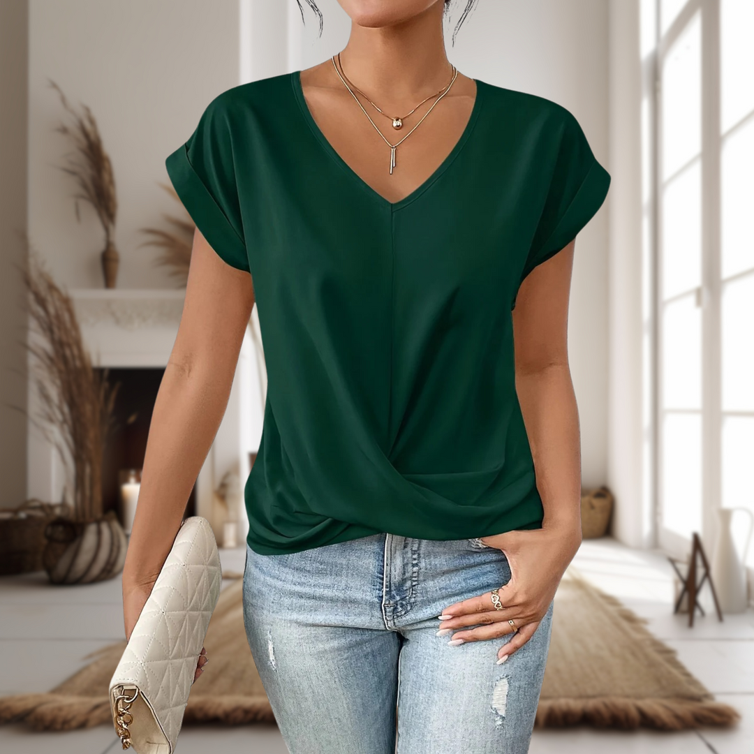 Stilfuld sweetheart t-shirt for kvinder. Perfekt sommertop med elegant udskæring og åndbar komfort.