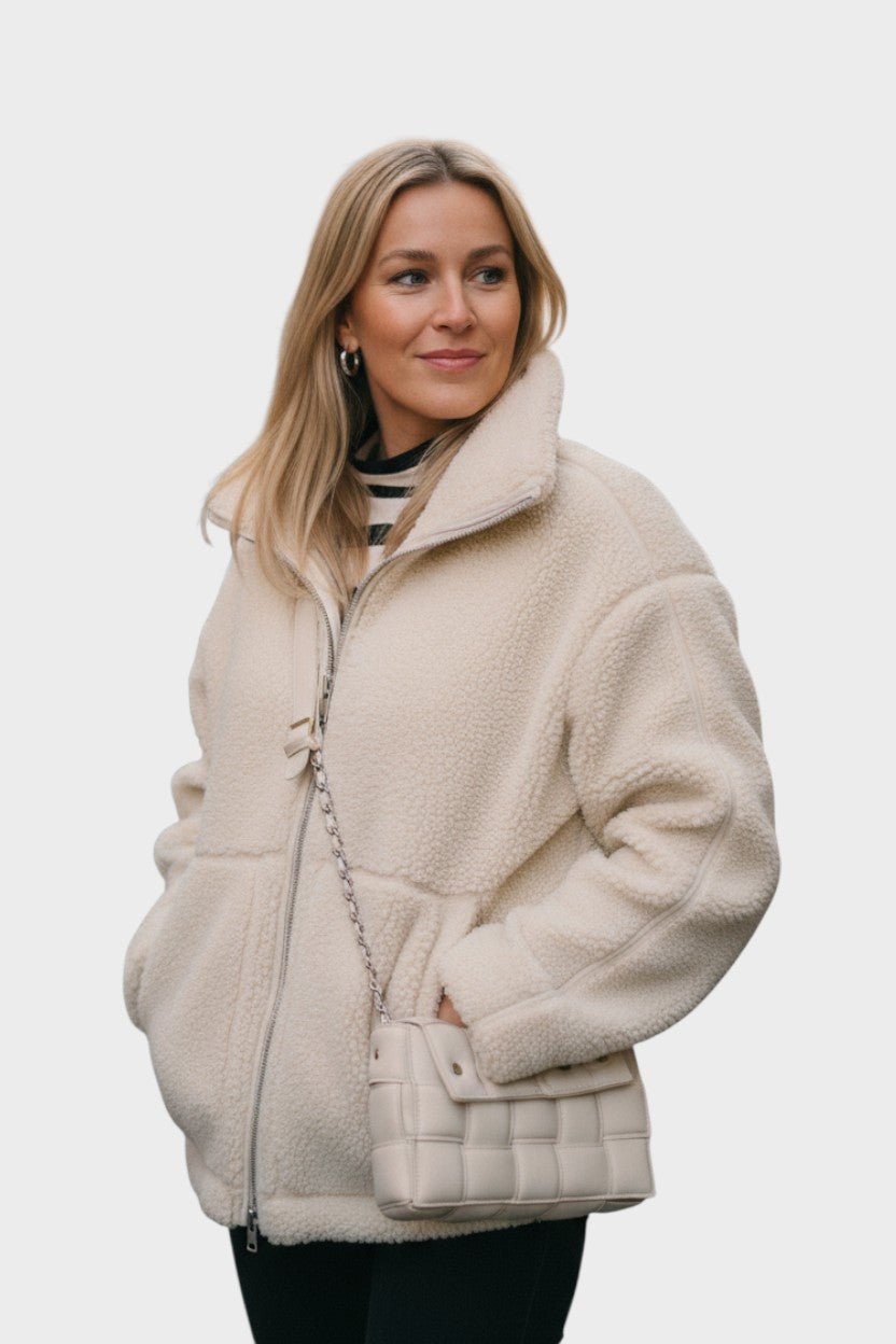 Elegant teddykåbe til kvinder i nordisk design, perfekt som varm komfortkåbe.