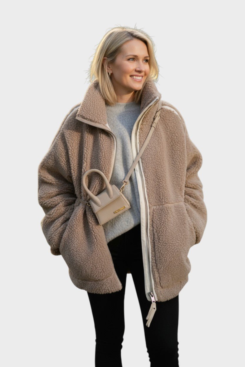 Hyggelig teddykåbe til kvinder, elegant og varm i blødt fleece-materiale.