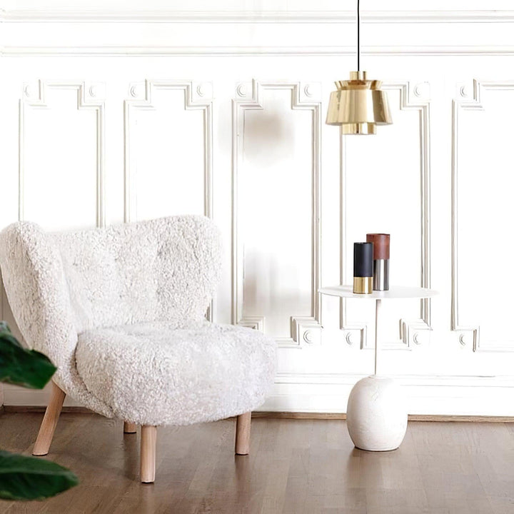 Flot TERJE loftslampe i sort finish. Tilføj moderne design og hygge til din indretning.
