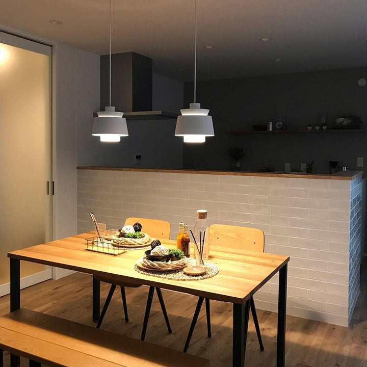 Stilfuld TERJE loftslampe, designet til hygge i ethvert rum. En moderne metal lampe.