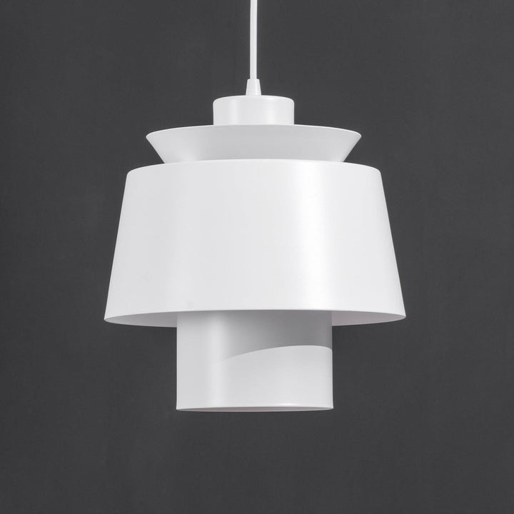 Funktionel designlampe TERJE. Pendel der giver elegant og moderne belysning.