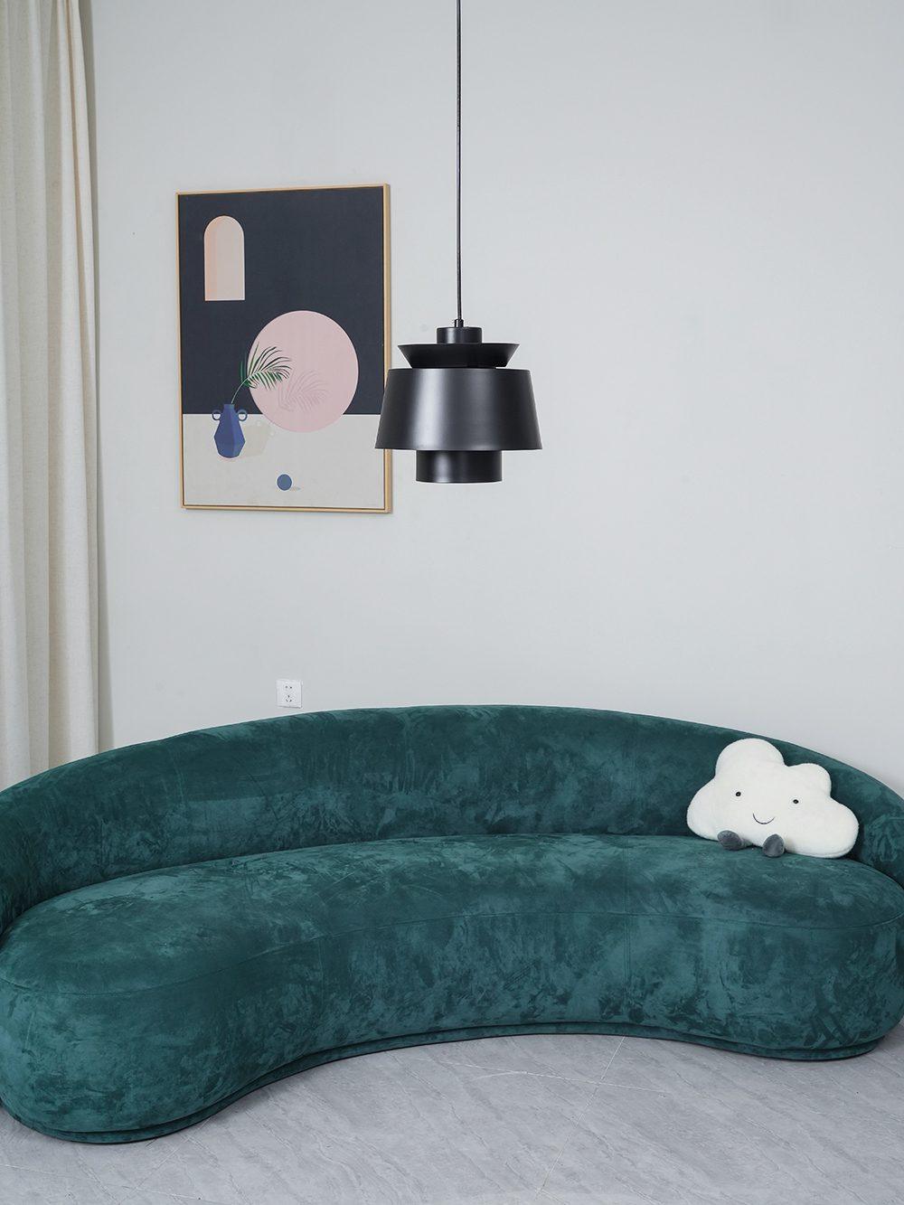 Moderne TERJE pendellampe. Designet til både kontorbelysning og stilfuld hjemmeindretning.