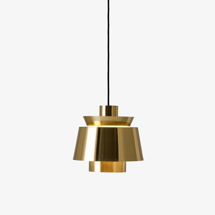 Hyggelig TERJE loftslampe. Skaber moderne belysning i køkken og spisestue. Metal design.
