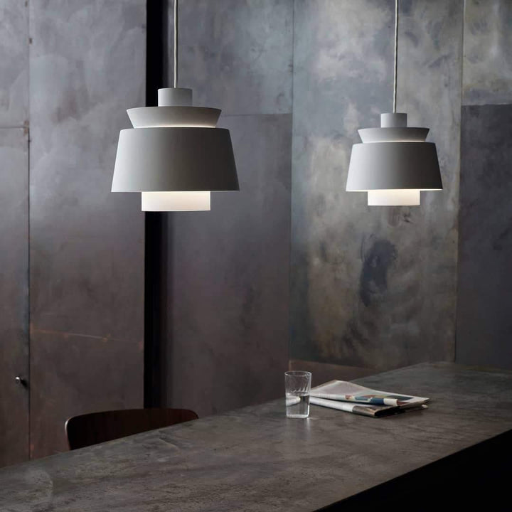 TERJE designlampe: Elegant pendel til kontor eller stue. Skaber moderne belysning.