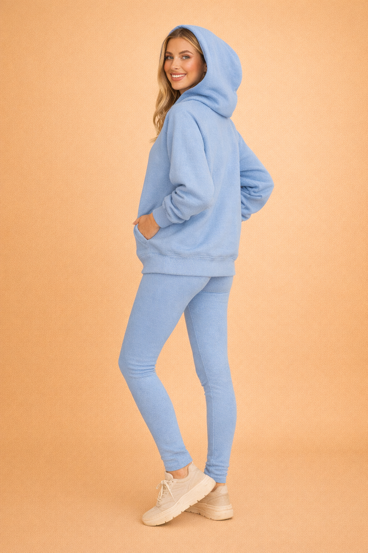 Hverdagssæt i elegant design. De bløde materialer gør dette damesæt til en favorit for komfort.