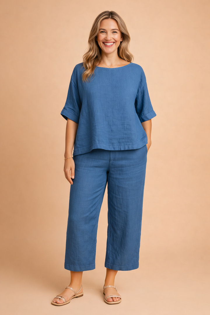 Moderne kvindesæt med løse, brede bukser og matchende top for et feminint, afslappet look.