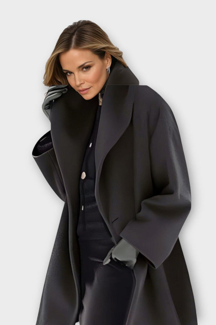 Stilfuld damejakke i uld til hverdagsbrug. Elegant og komfortabel overtøj, der tilføjer klassisk mode til din garderobe.