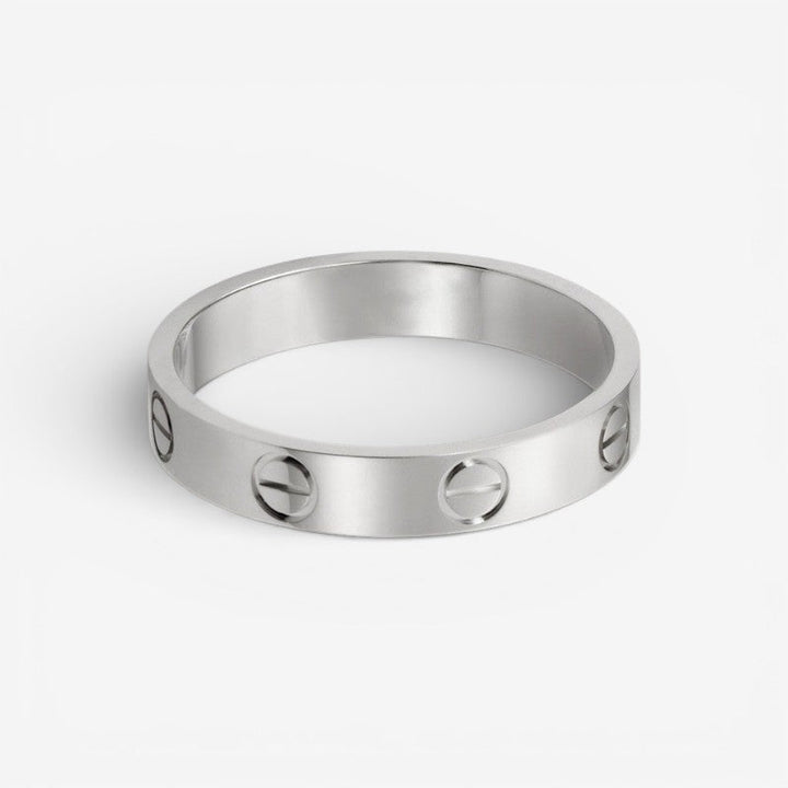 Elegant, unisex sølvring med rundt design. Perfekt minimalistisk hverdagsring for et stilfuldt look.