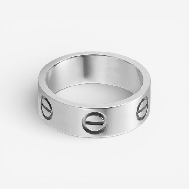 Stilfuld unisex fingerring i poleret sølv. Rund form giver et moderne, elegant smykke til enhver anledning.