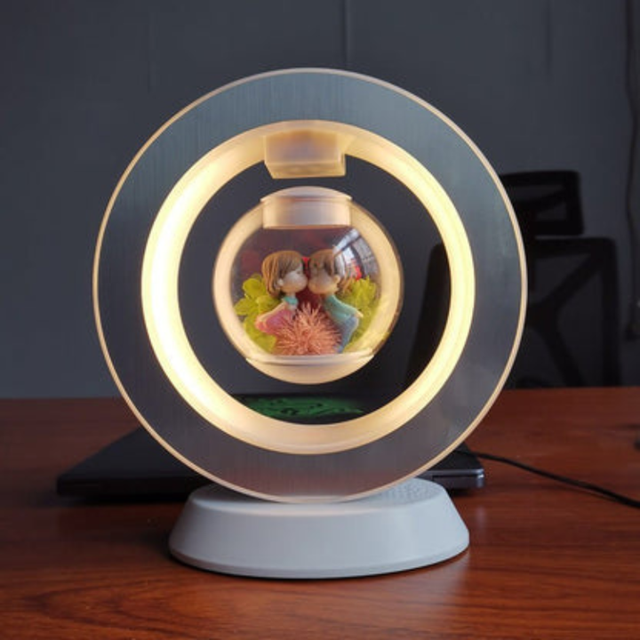 Skab stemning med denne elegante USB bordlampe. Moderne design med hypnotiserende flydende blomst.