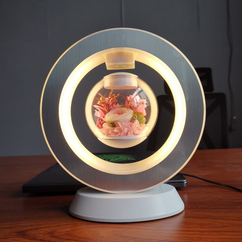 USB-drevet bordlampe med flydende blomst. En nem og stilfuld måde at tilføje dekorativ belysning.