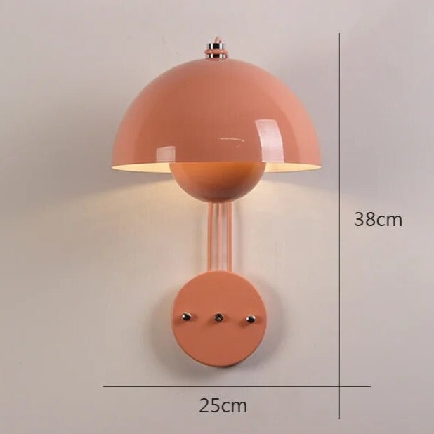 Elegant og farverig væglampe; en smuk detalje til vægmontering.