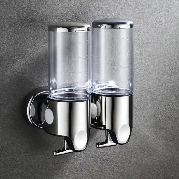 "Elegant vægmonteret sæbedispenser med dobbelt rum, minimalistisk design, gennemsigtige sektioner for nemt overblik."