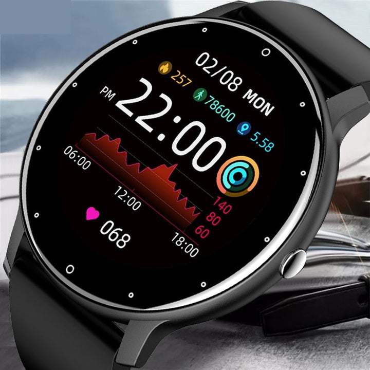 "Elegant vandtæt smartwatch, IP67-certificeret, med sort silikonebånd, sundhedsovervågning og 1,28-tommers skærm."