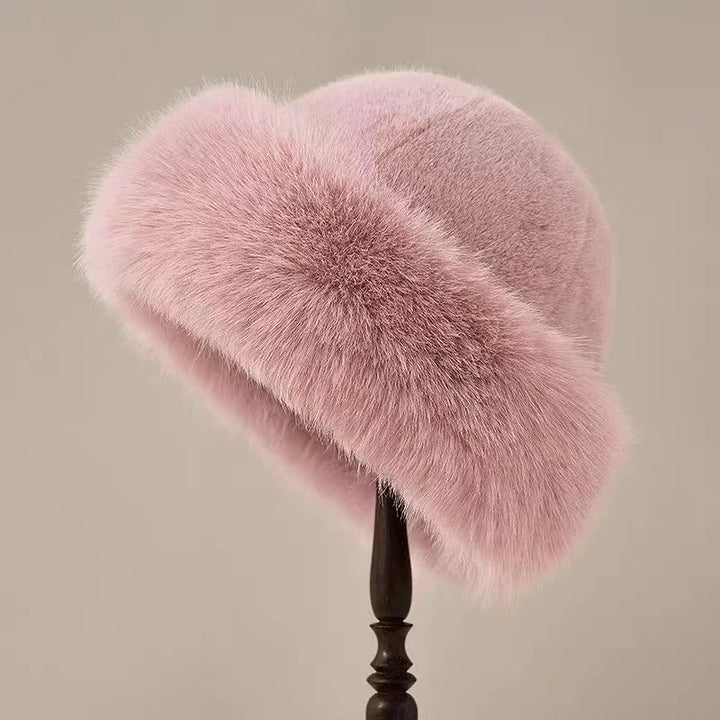 Elegant varm vinterhue til kvinder i luksuriøs stil, perfekt til kolde dage. Blød og moderne modeaccessorie.