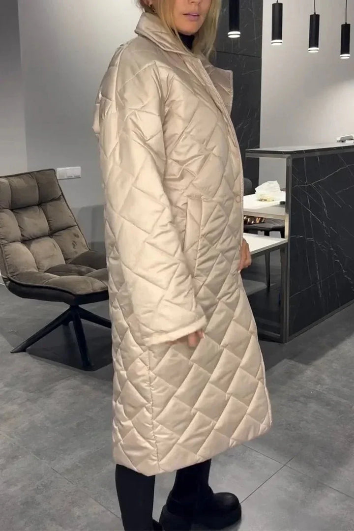 Komfortabel og chic vendbar damejakke med leopardprint, velegnet til kølige dage og aftener.