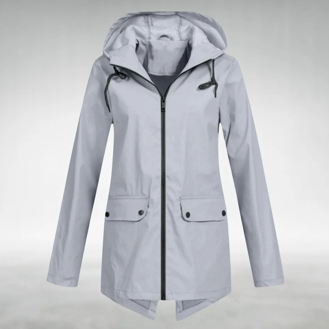 Figursyet elegant damejakke i softshell med hætte. Komfortabel og stilfuld til hverdagsbrug.