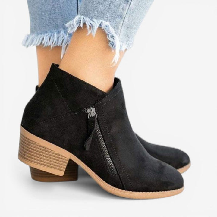 Trendy ankelstøvler med spids snude og behagelig chunky sål. Perfekt som stilfulde hverdagssko.