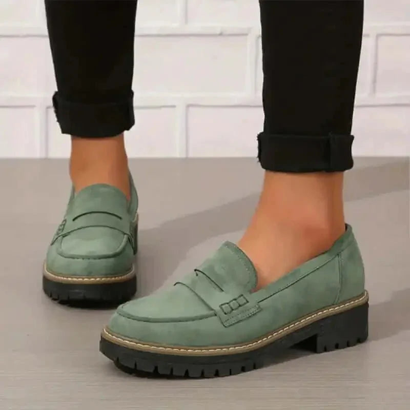Komfortable dame loafers i elegant slip-on stil. Ideelle hverdagssko, der giver stilfuldt fodtøj til enhver lejlighed.