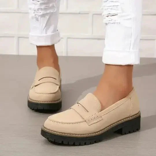 Kvindesko: Komfortable slip-on loafers med elegant design. Perfekte hverdagssko for den stilbevidste kvinde.
