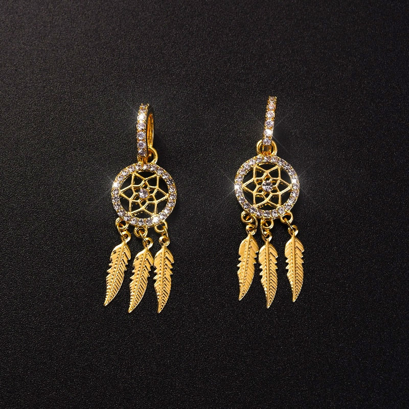 Luksuriøse 14K guldøreringe i drømmefanger design. Perfekt som kvindesmykke og gaveidé.