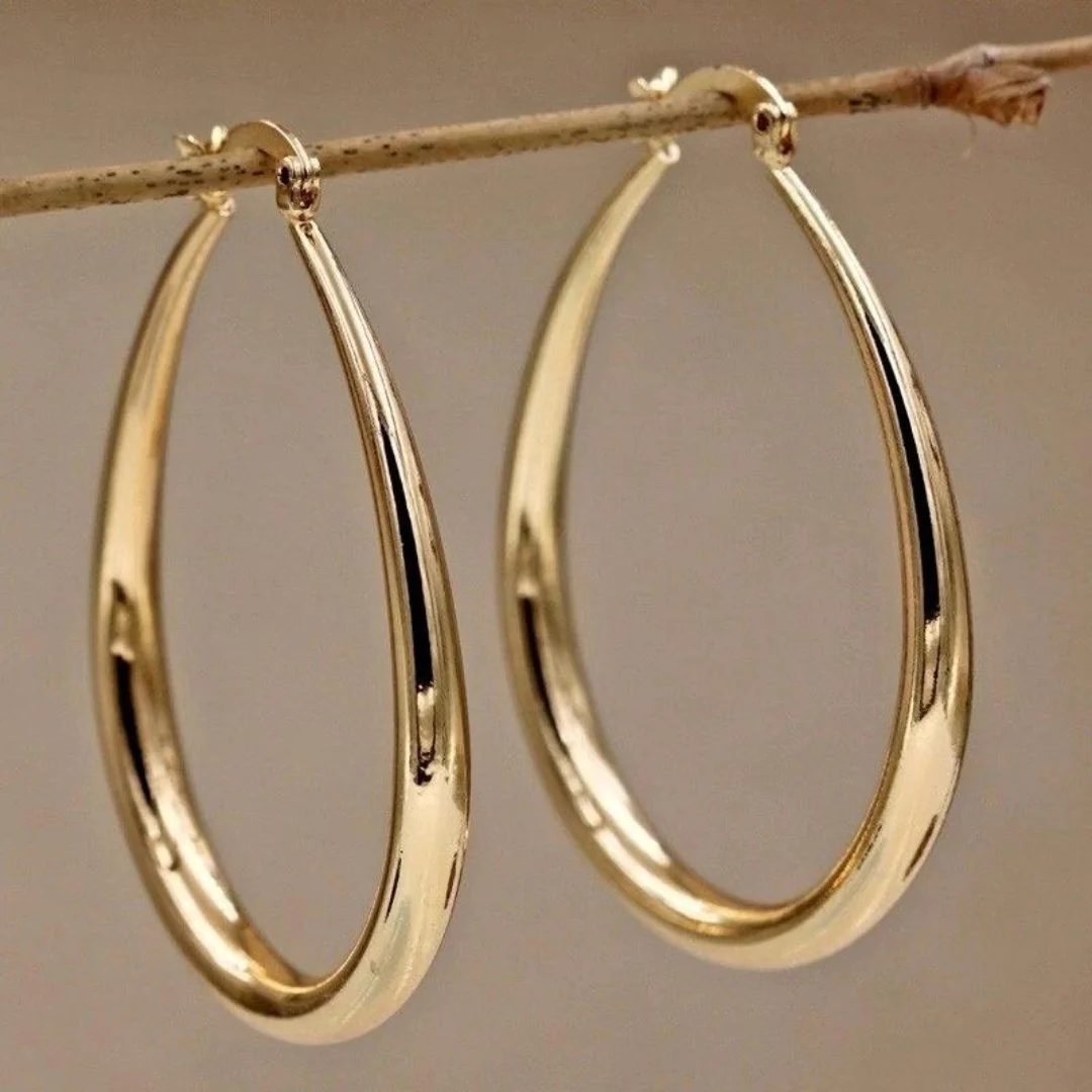 Elegante guld dråbe hoop øreringe til kvinder. Tidløse og raffinerede smykker til enhver lejlighed.
