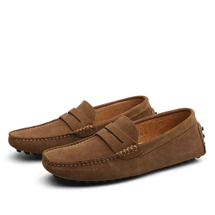 Elegante herre loafers i sort læder. Komfortabel slip-on sko med tidløs stil for mænd.